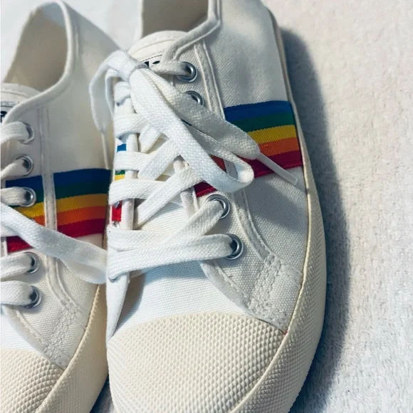 Brand New Women’s Rainbow Sneakers By GOLA - Size 6 - box 79 - Picture 4 of 6